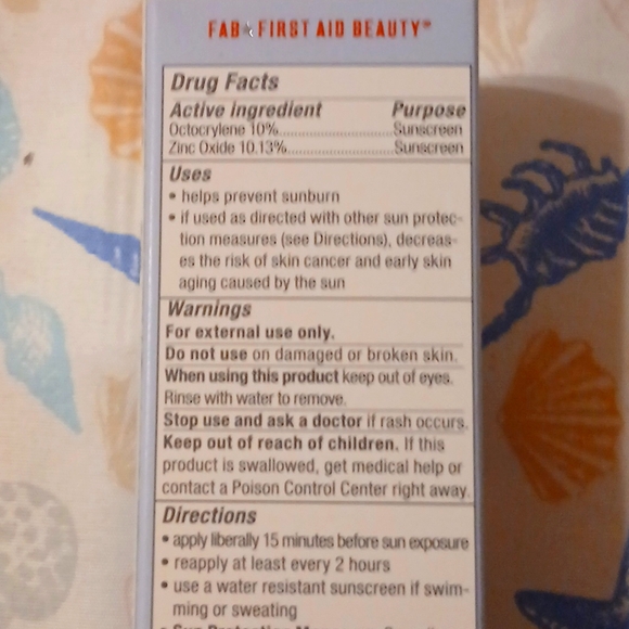 First Aid Beauty Ultra Repair Face Moisturizer with Sunscreen 30 SPF - Picture 3 of 4